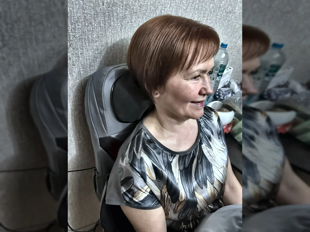 Массажная накидка шиацу на кресле во время сеанса